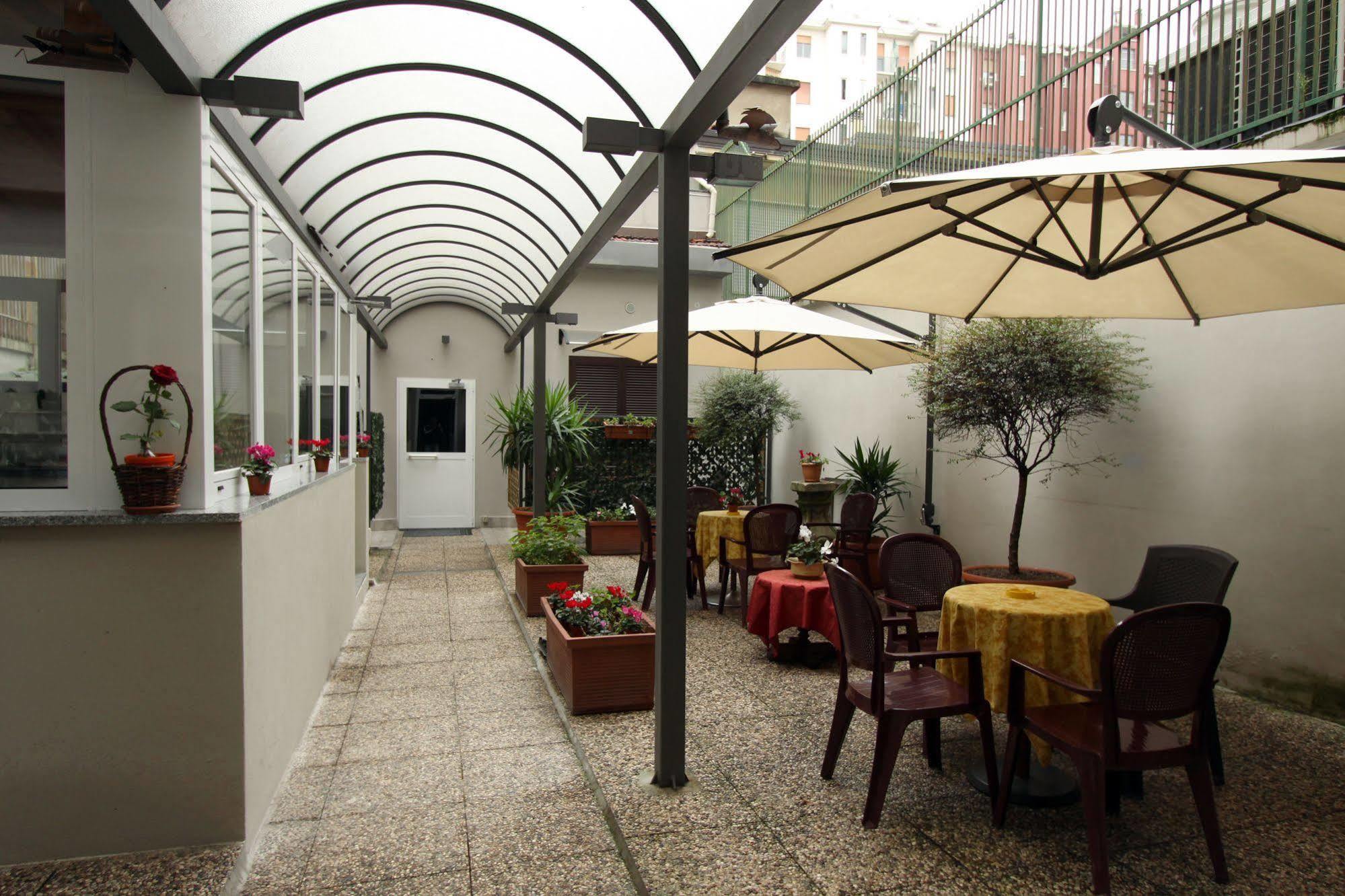 Lux Hotel Durante Milan Exterior photo